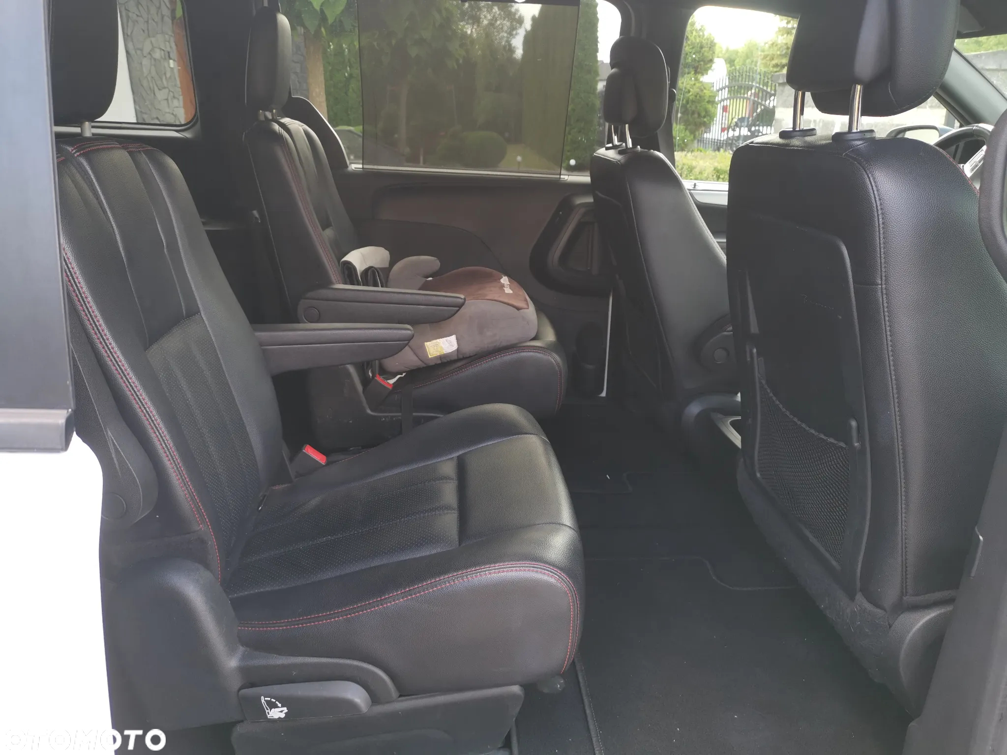 Dodge Grand Caravan - 12