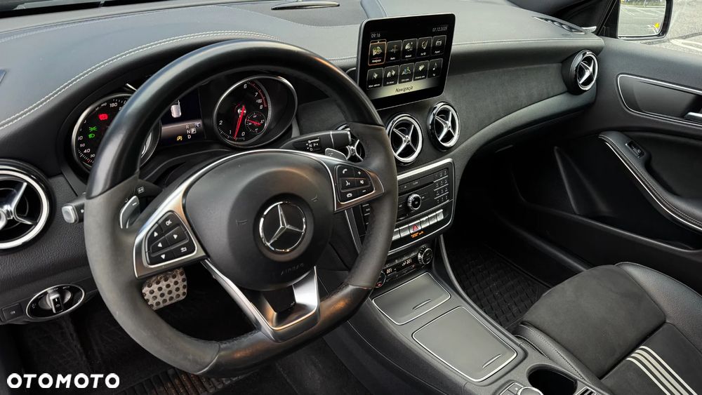Mercedes-Benz Klasa A 180 (BlueEFFICIENCY) 7G-DCT AMG Sport - 13