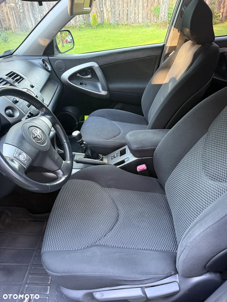 Toyota RAV4 2.2 D-4D Prestige - 11