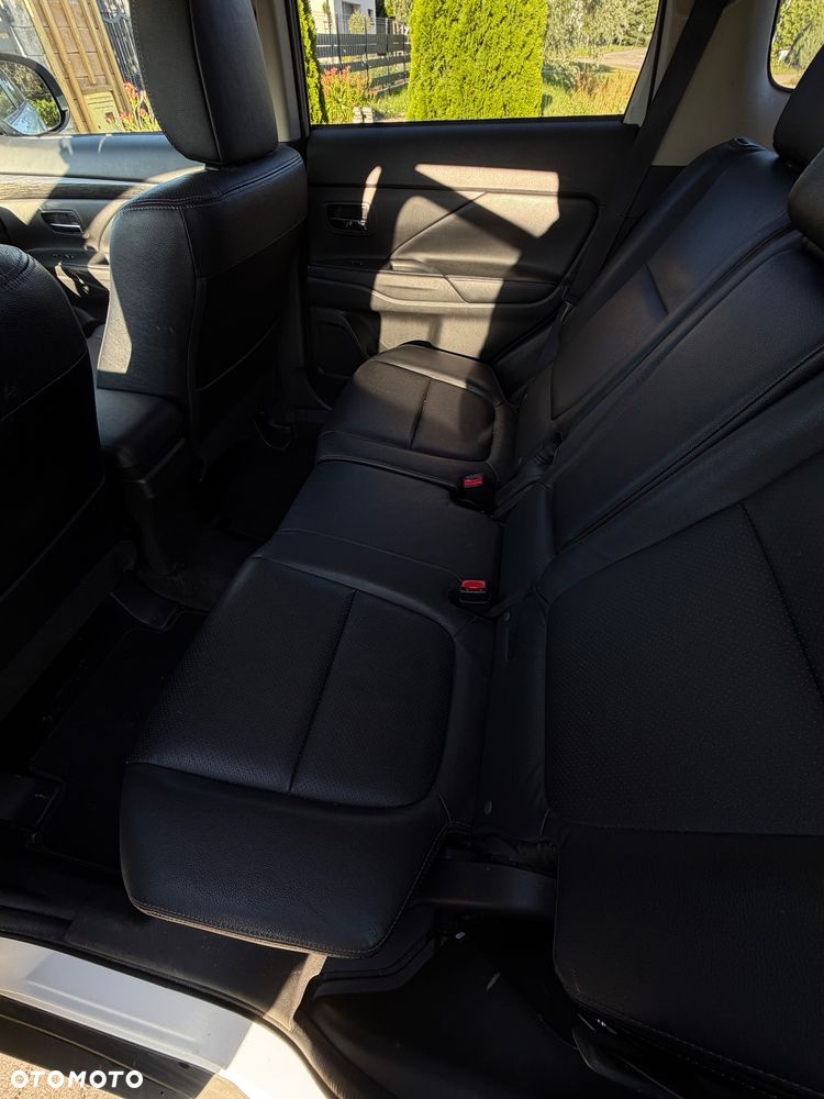 Mitsubishi Outlander - 12