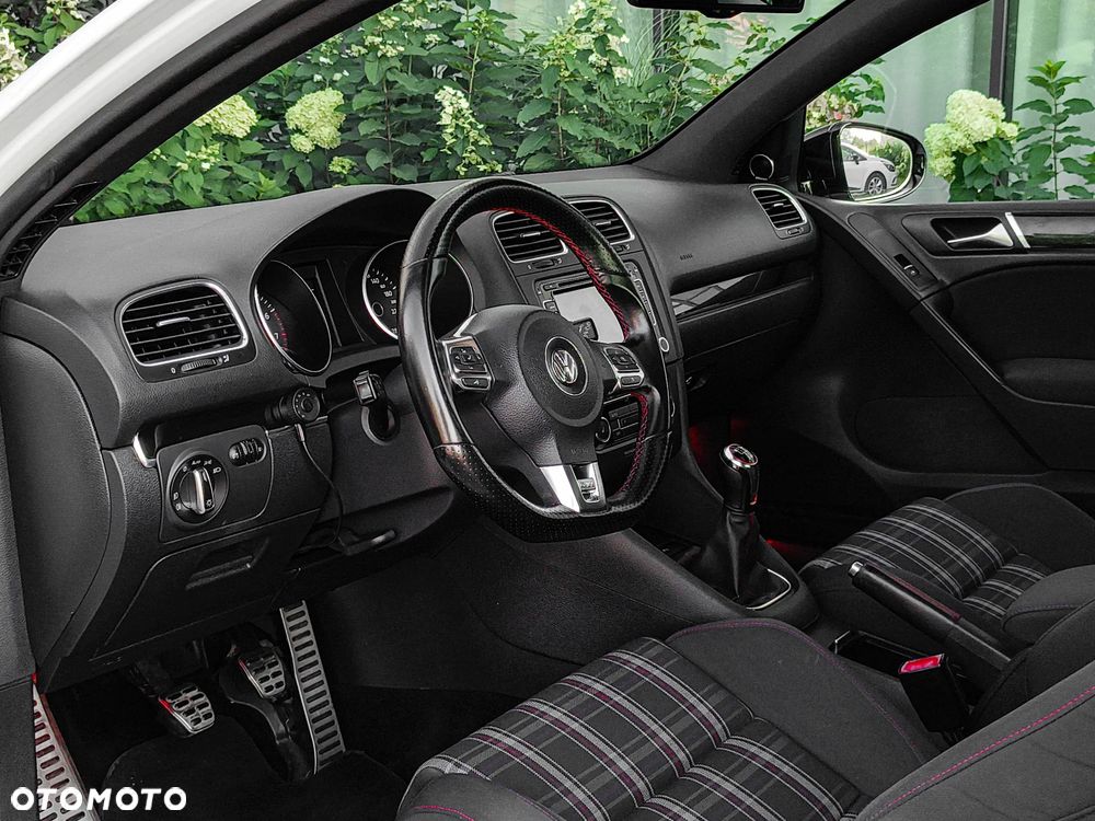Volkswagen Golf VI 2.0 TSI GTI - 18