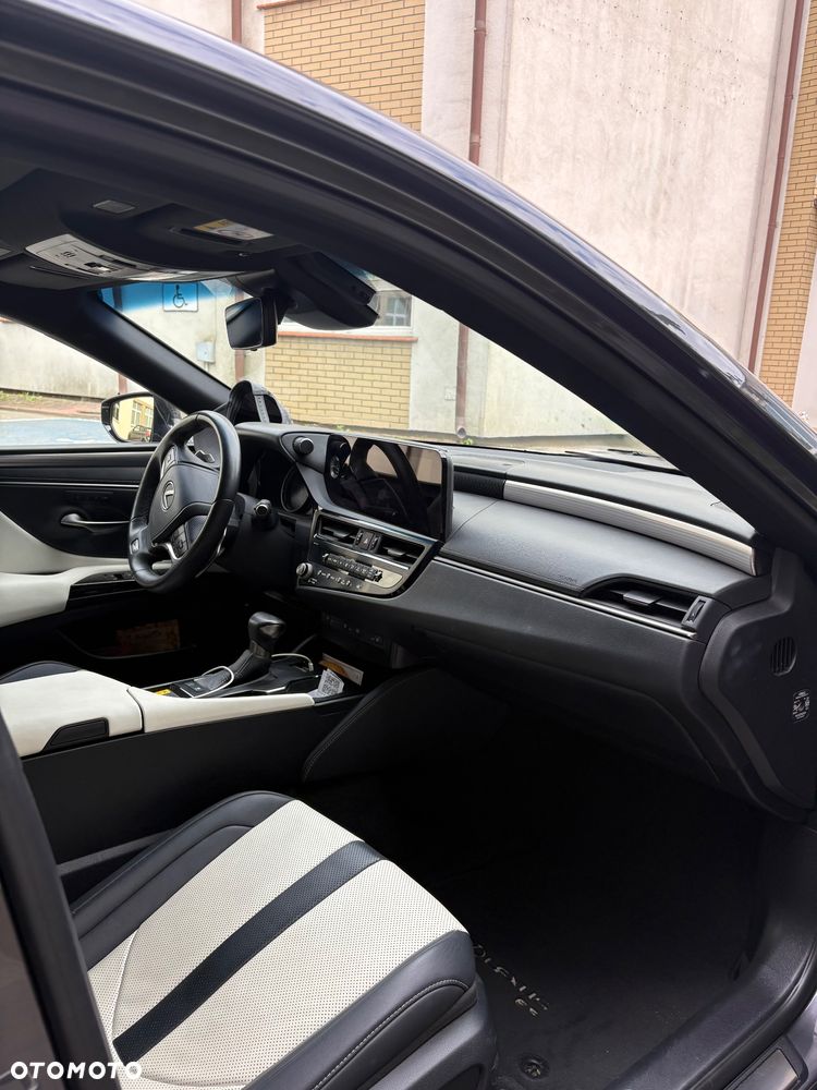 Lexus ES 300h F Sport Edition - 9