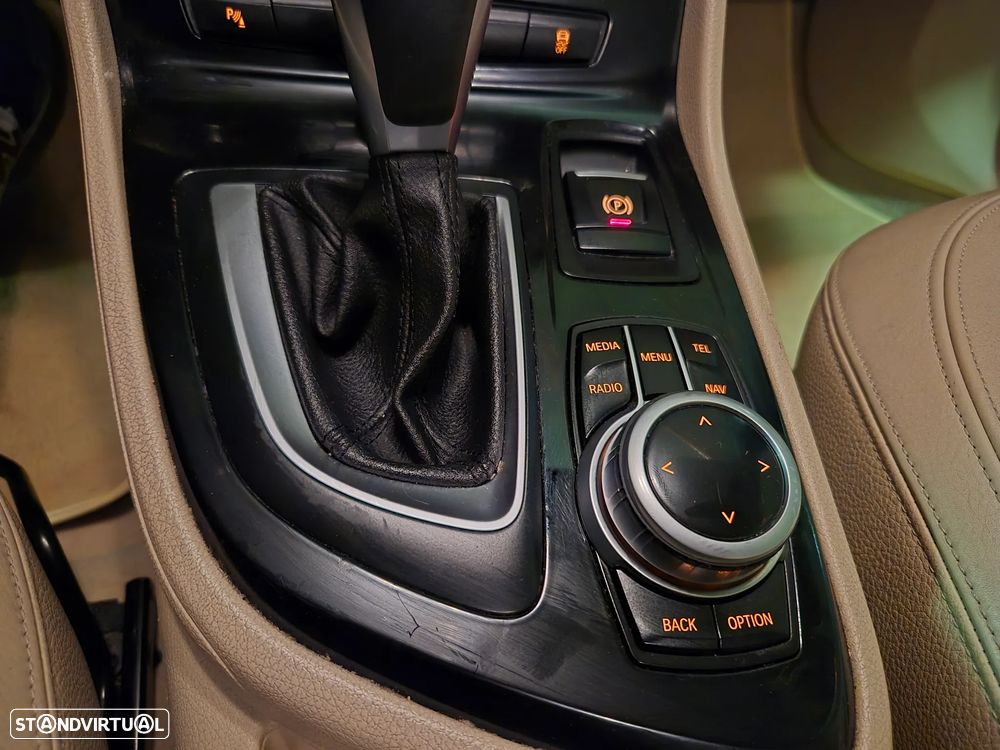 BMW 216 Active Tourer d Line Luxury Auto - 27