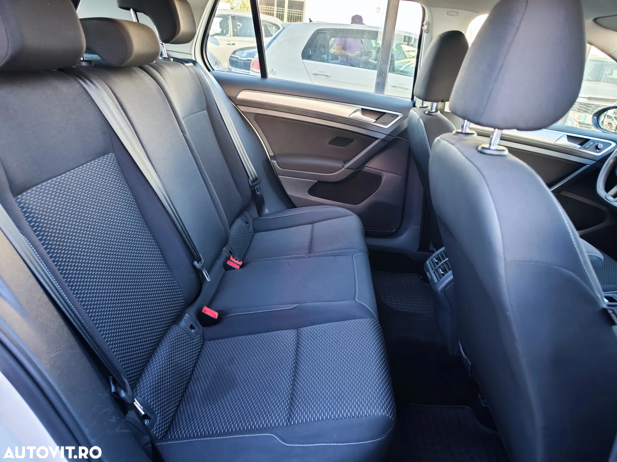 Volkswagen Golf 1.6 TDI Comfortline - 14