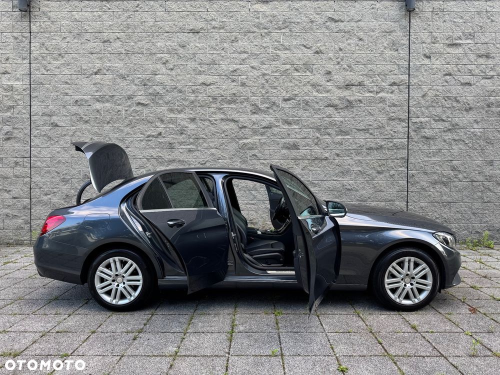 Mercedes-Benz Klasa C 200 7G-TRONIC Exclusive - 29