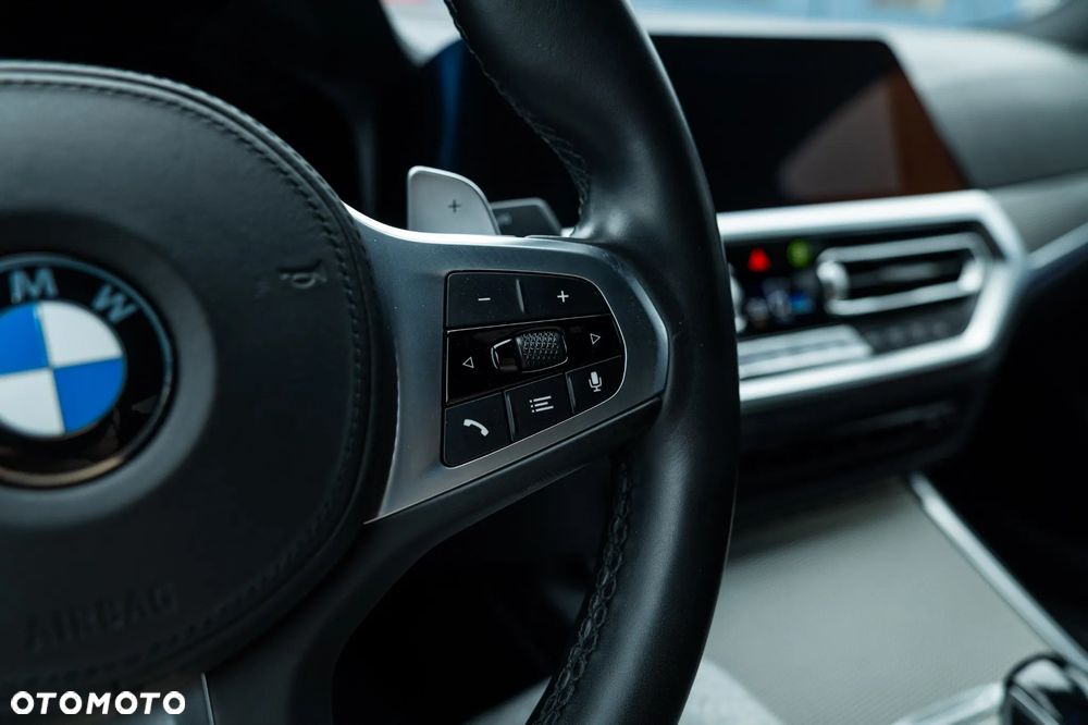 BMW Seria 3 330i xDrive M Sport - 34
