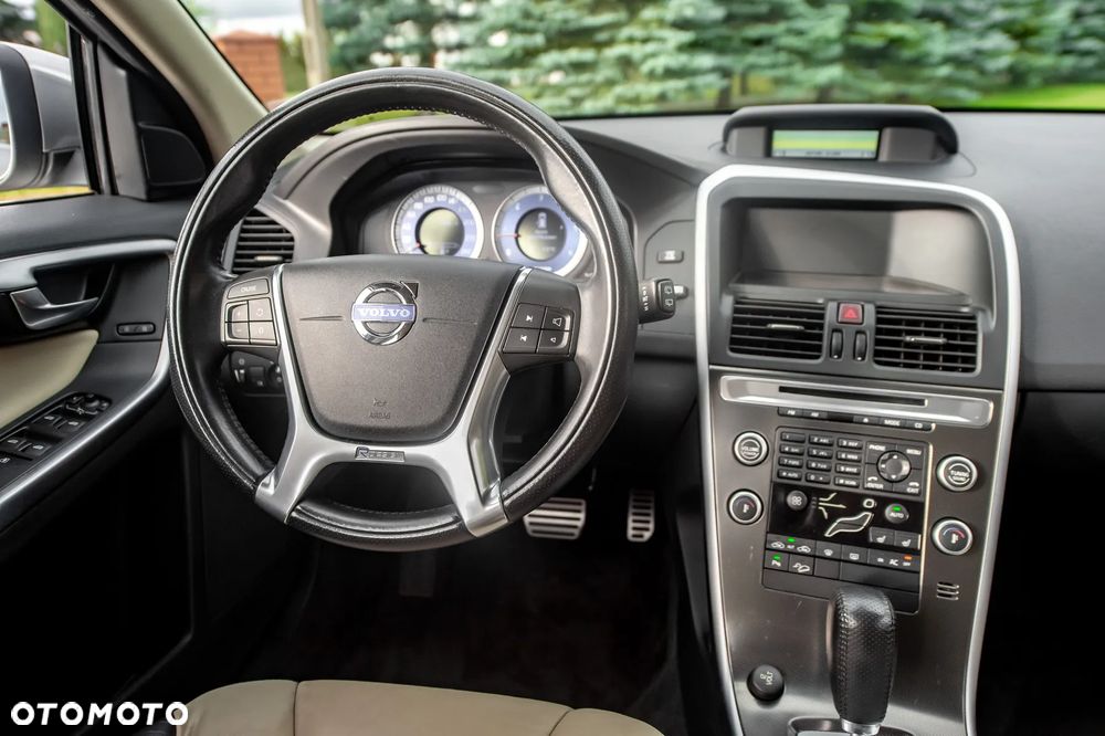 Volvo XC 60 D5 AWD Geartronic Momentum - 18