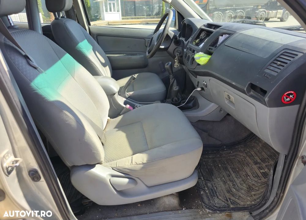 Toyota Hilux 4x4 Double Cab - 8