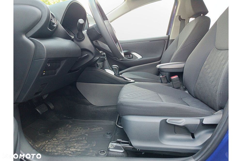 Mazda 2 Hybrid - 8