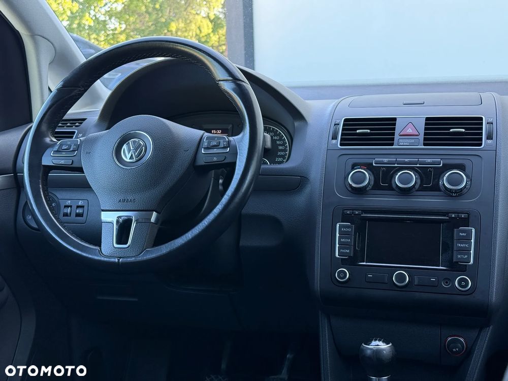 Volkswagen Touran 1.6 TDI BMT Comfortline - 24