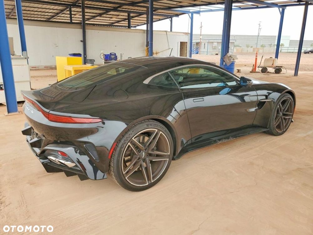Aston Martin Vantage - 4