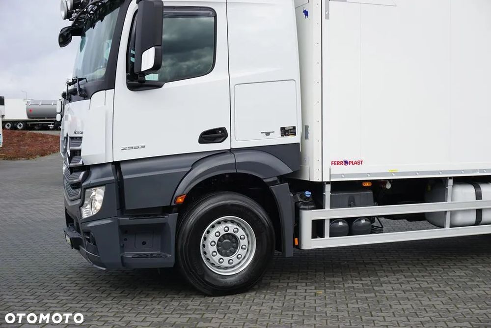 Mercedes-Benz ACTROS / 2553 / EURO 6 / CHŁODNIA + WINDA / 23 PALETY / OŚ SKRĘTNA - 36