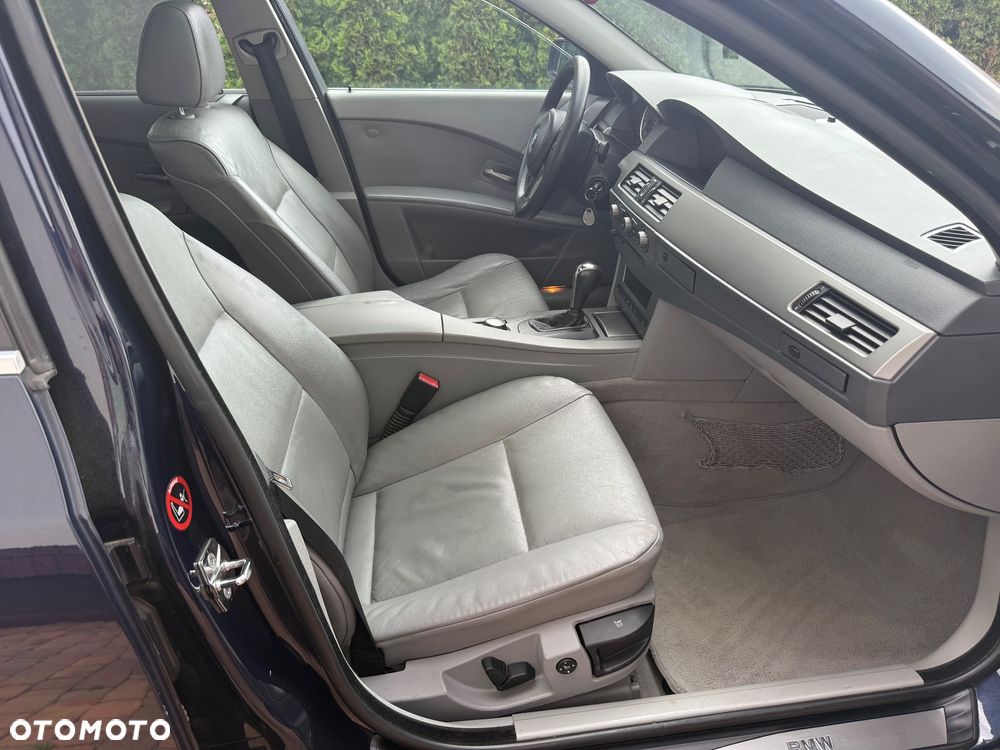 BMW Seria 5 525d - 30