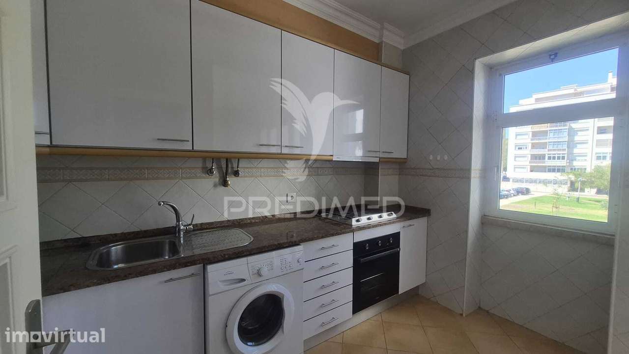 Arrendar apartamento T2 proximo ao aeroporto, Alvalade - Grande imagem: 2/10