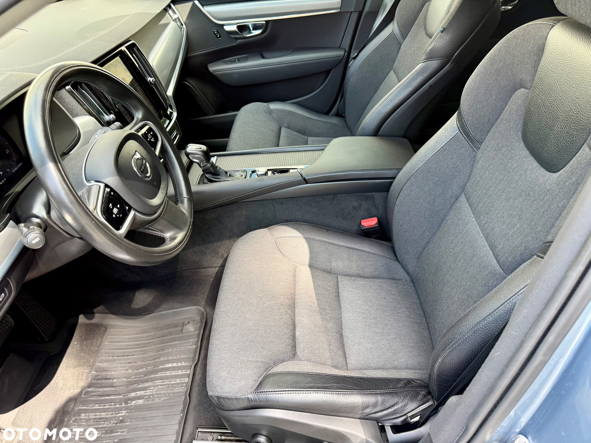 Volvo V90 D4 AWD Momentum - 27