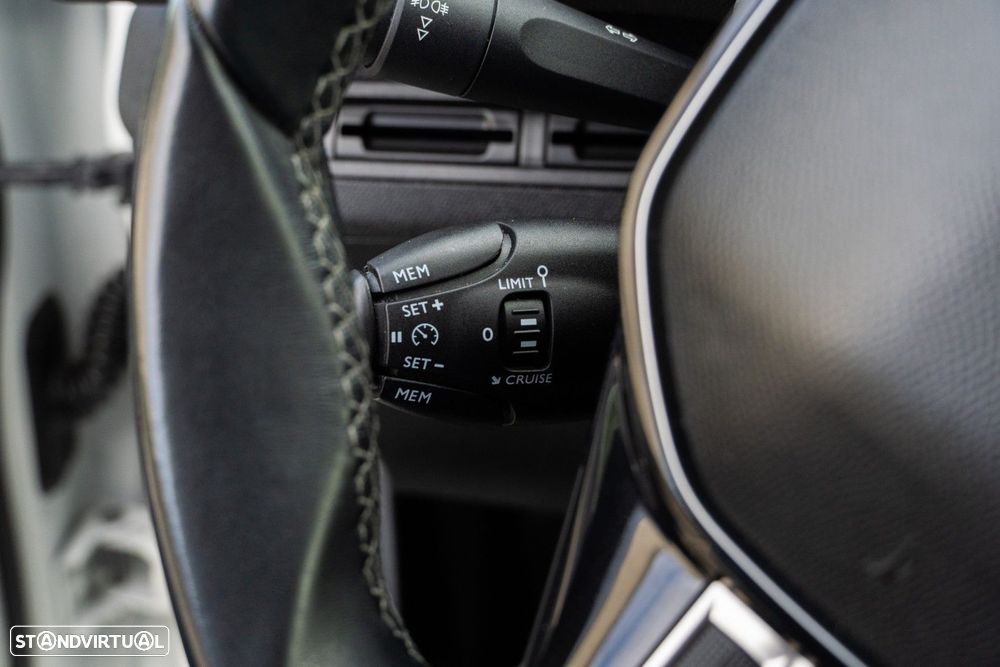 Peugeot 3008 1.2 PureTech Allure Pack - 25