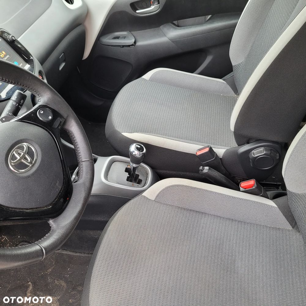 Toyota Aygo x.shift x-play connect - 14