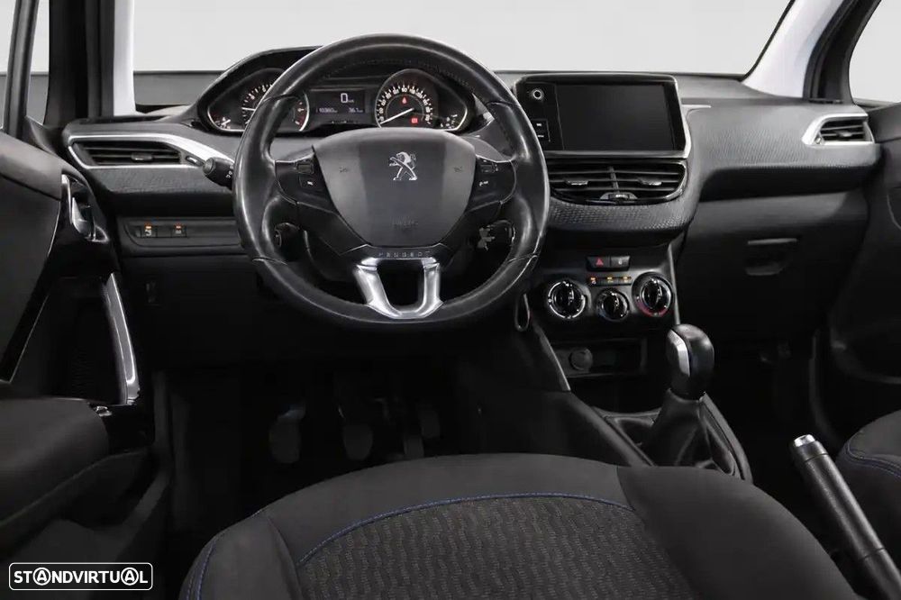Peugeot 208 1.2 PureTech Signature - 5