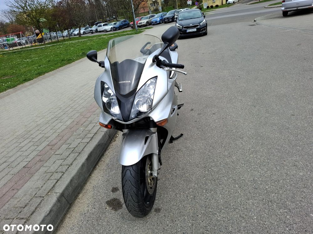 Honda VFR - 32
