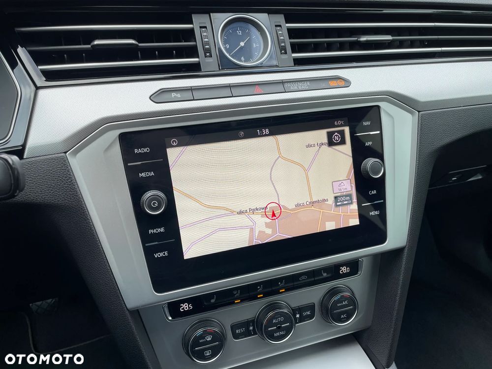 Volkswagen Passat - 25