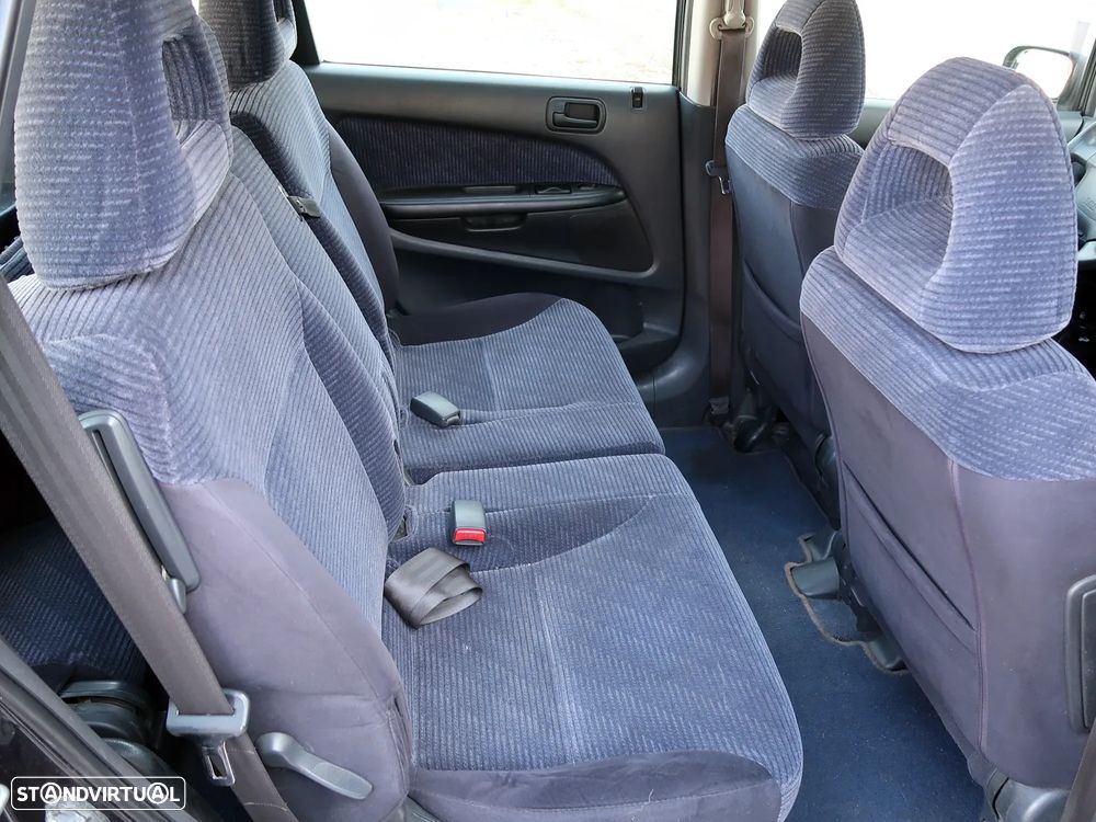Honda Stream 1.7 ES - 18