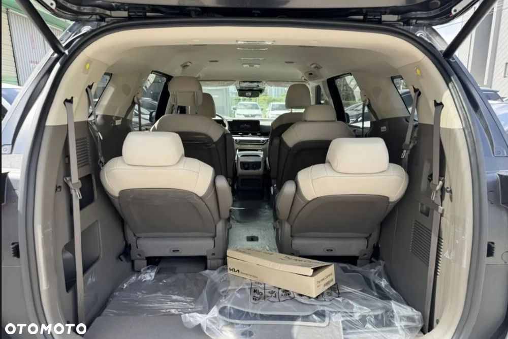Kia Carnival - 10