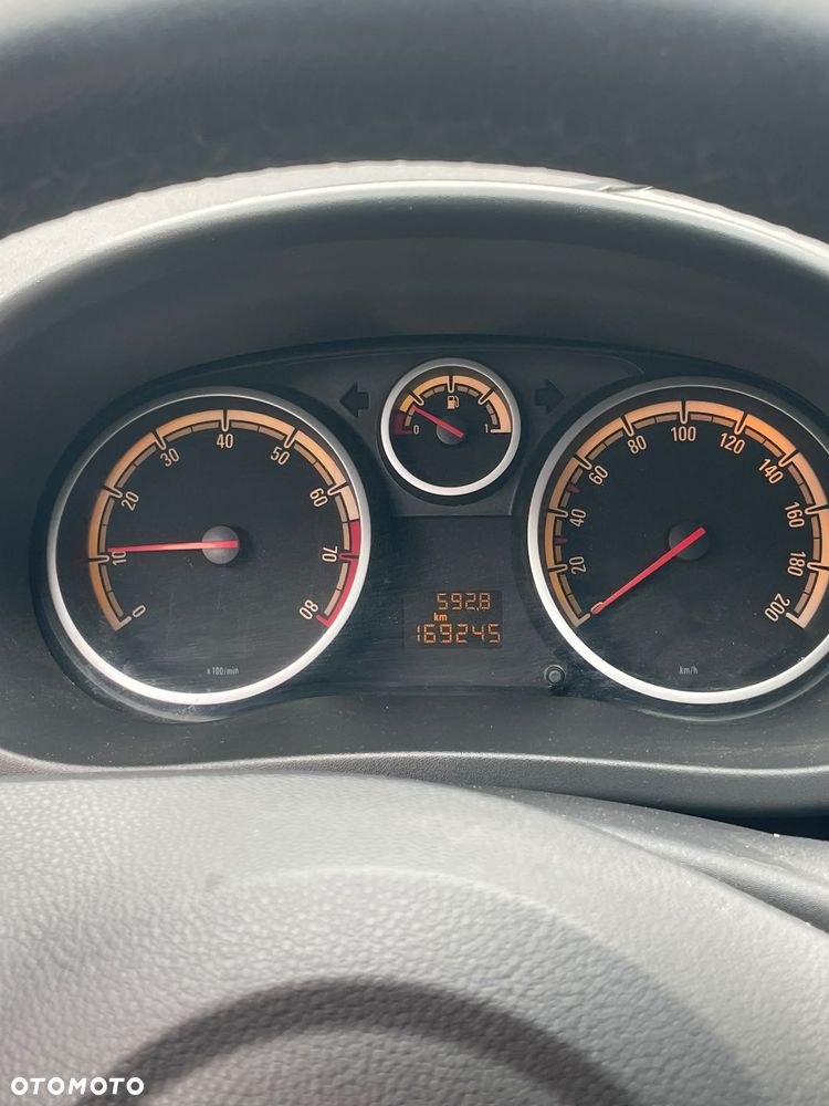 Opel Corsa 1.4 16V Cosmo - 12
