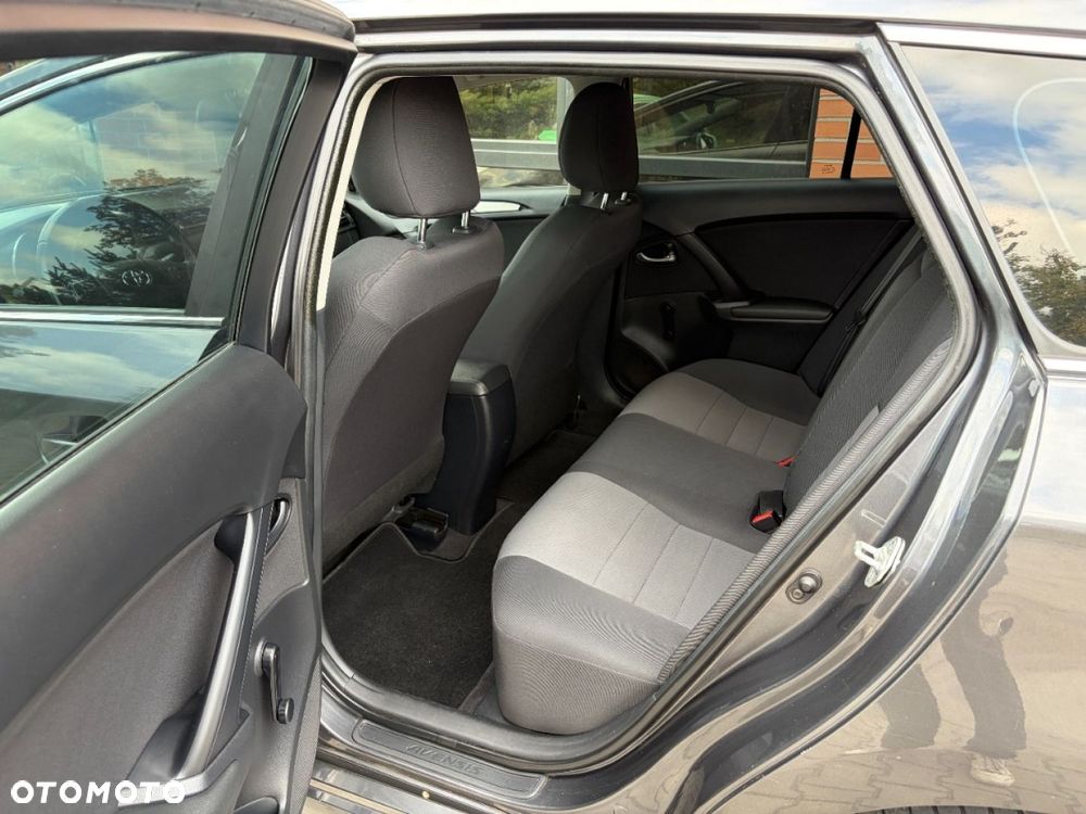 Toyota Avensis - 13