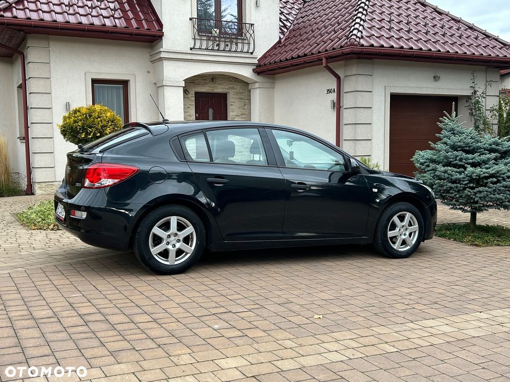 Chevrolet Cruze 1.6 LS+ - 8