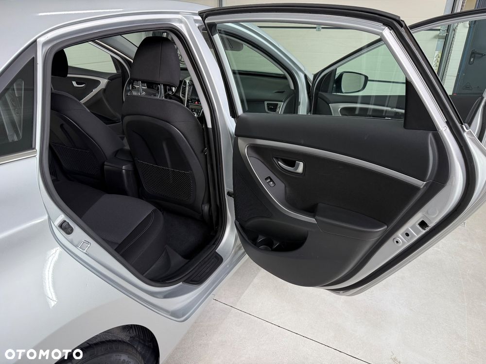 Hyundai i30 blue 1.6 CRDi Style - 15