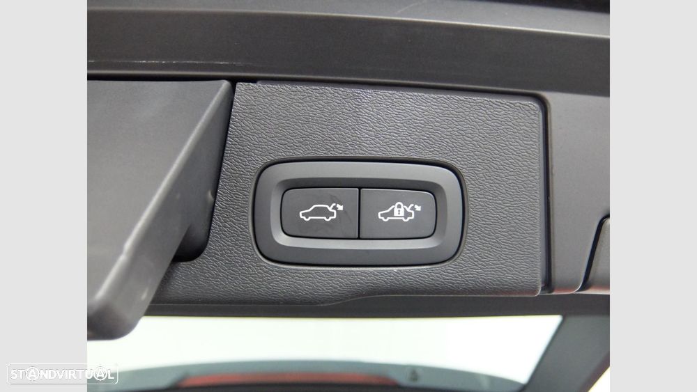 Volvo XC 60 2.0 T6 PHEV Core AWD - 12