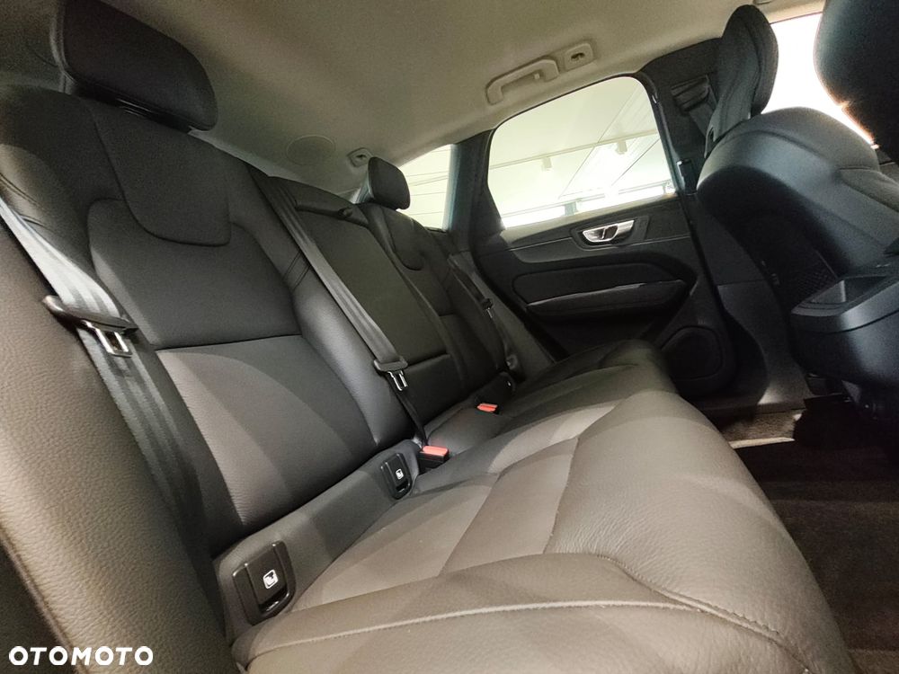 Volvo XC 60 B4 B Plus Dark - 19