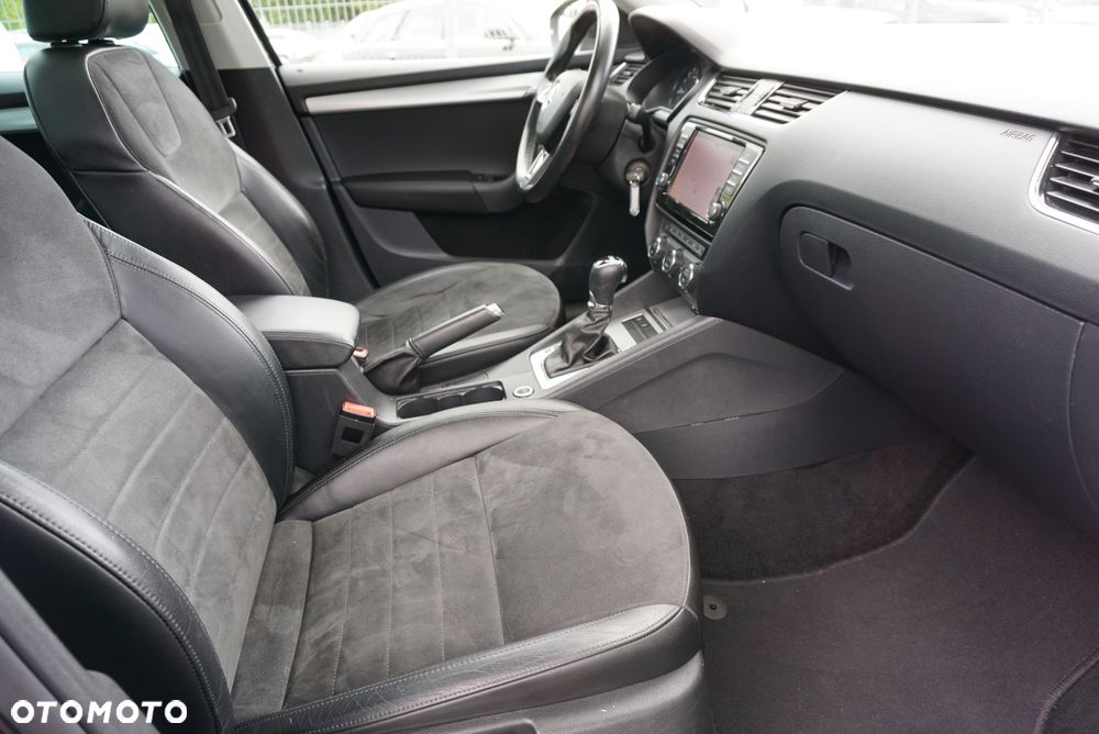 Skoda Octavia Combi 2.0 TDI DSG Premium Edition - 21