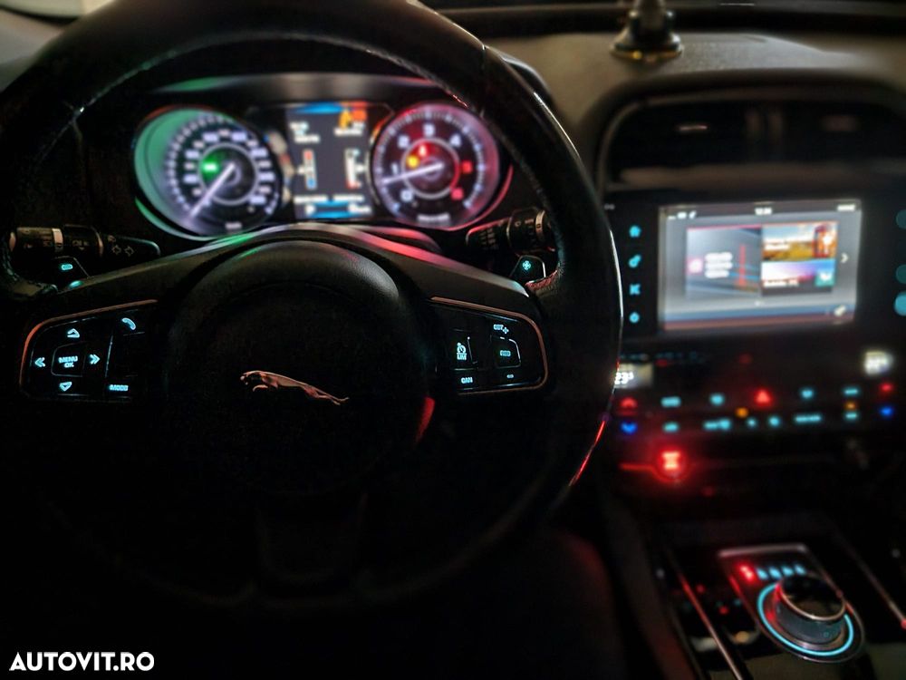 Jaguar XE E-Performance Aut. Portfolio - 1