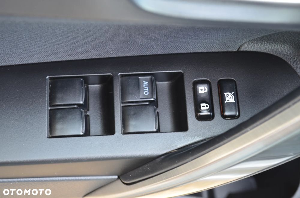Toyota Auris 1.6 Premium + - 22