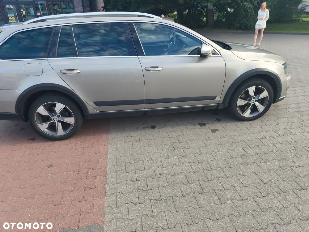 Skoda Octavia Scout 2.0 TDI 4x4 DSG - 27
