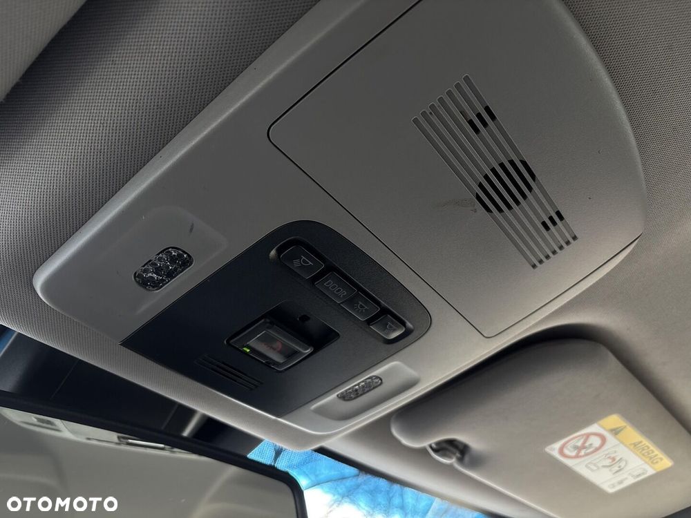 Toyota Camry 2.5 Hybrid Comfort CVT - 29