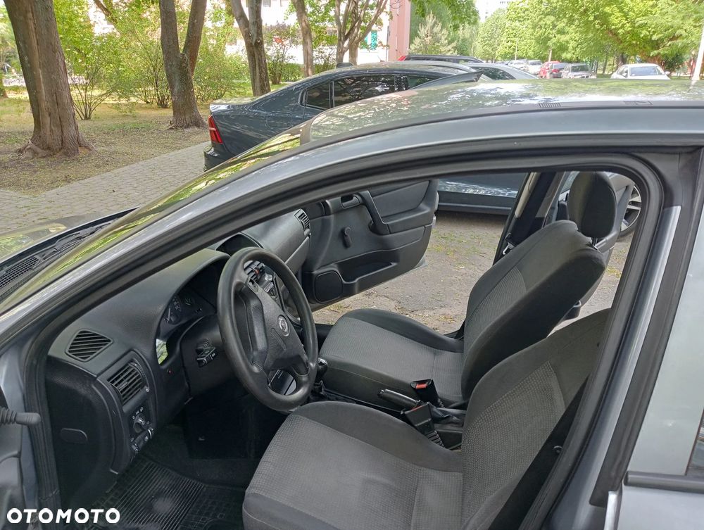 Opel Astra 1.6 Start - 9