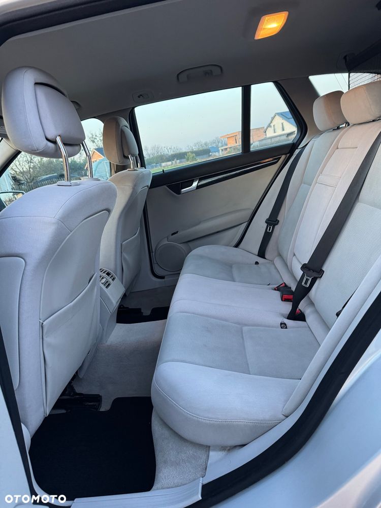 Mercedes-Benz Klasa C 220 CDI DPF Automatik - 17