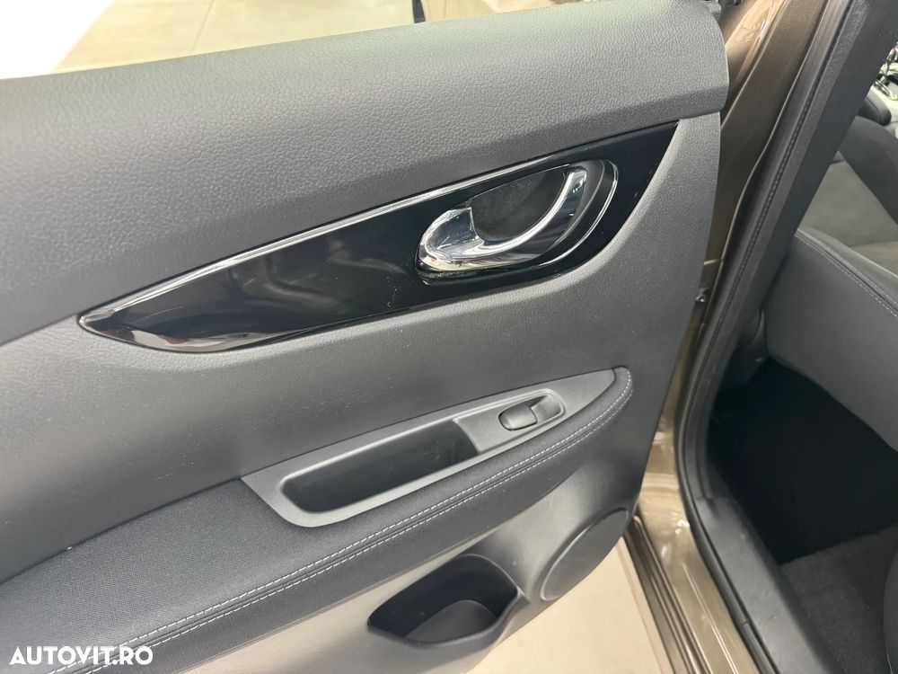 Nissan Qashqai 1.6 DCI Xtronic ACENTA - 19