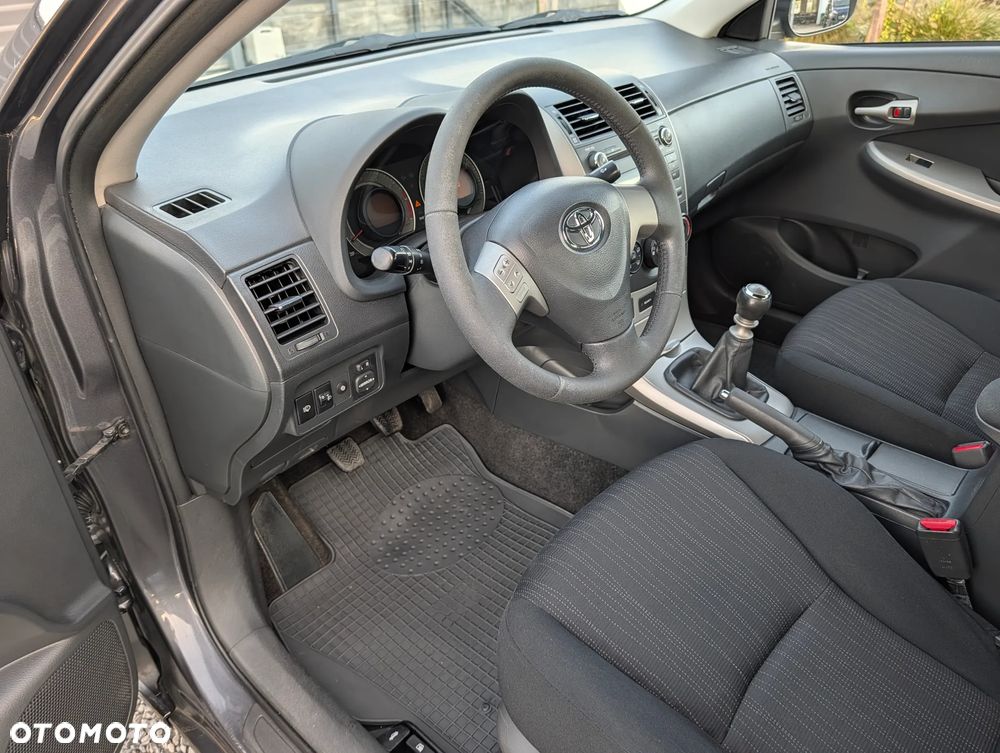 Toyota Corolla 1.6 Luna - 13