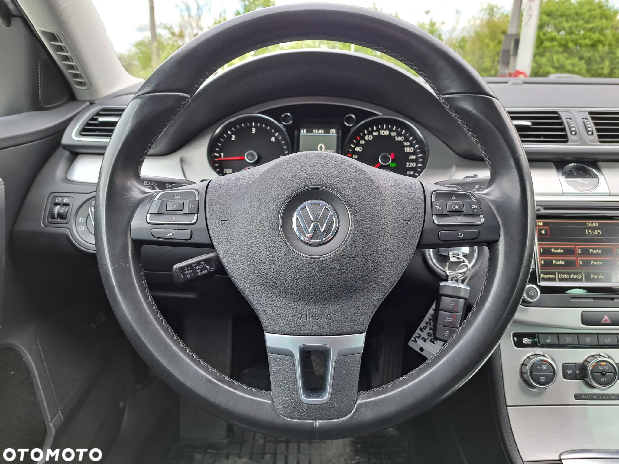 Volkswagen Passat - 30