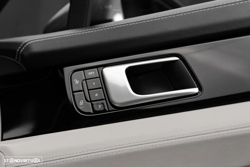 Porsche Panamera Sport Turismo 4 E-Hybrid - 22