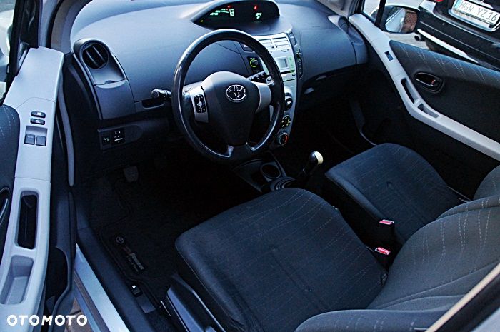 Toyota Yaris 1.3 VVT-i Luna - 4