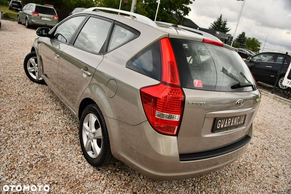 Kia Ceed - 21