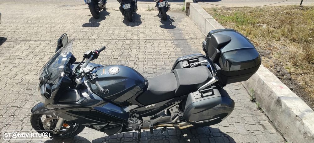 Yamaha FJR 1300 - 4