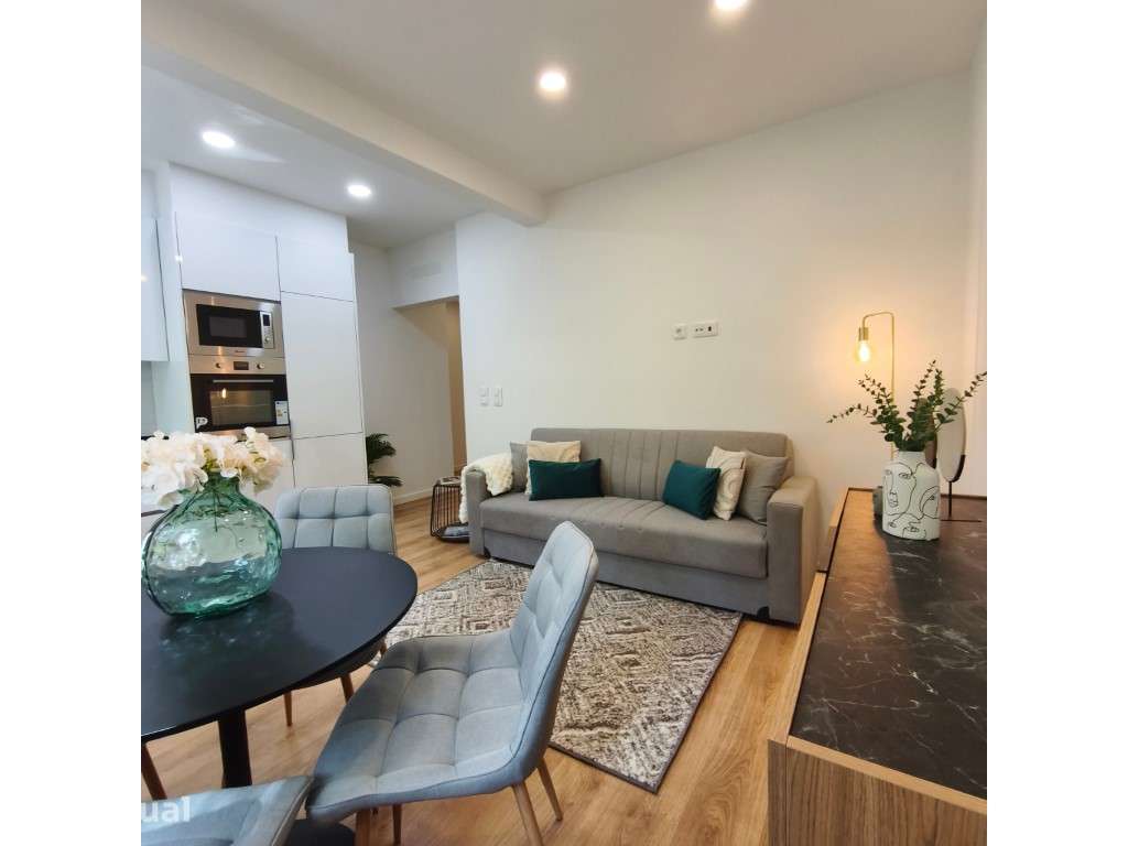 Apartamento T2 Remodelado com Suíte e Arrecadação de 27m² em Benfica - Grande imagem: 5/22
