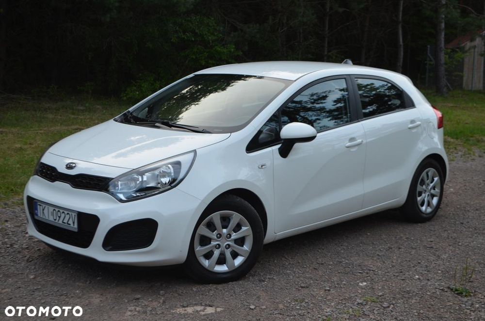Kia Rio 1.2 L - 6