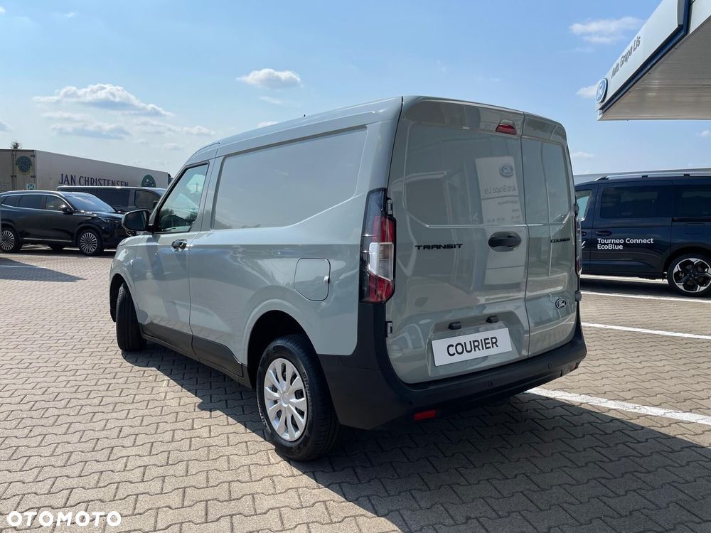 Ford Transit Courier - 16