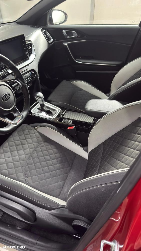 Kia Ceed 1.5 T-GDI MHEV 7DCT GT Line - 17